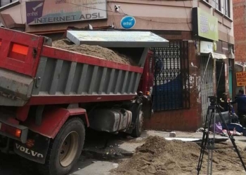 Volqueta protagoniza accidente de tránsito por el ‘Barrio Chino’ de La Paz