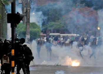 Sentencian a tres años a 13 personas por "daños ocasionados al Comando policial" en Santa Cruz