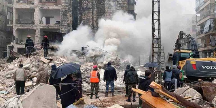 Daños materiales tras el derrumbe de un edificio en la ciudad siria de Alepo a causa del terremoto de magnitud 7,4 en el sur de Turquía - -/SANA/dpa