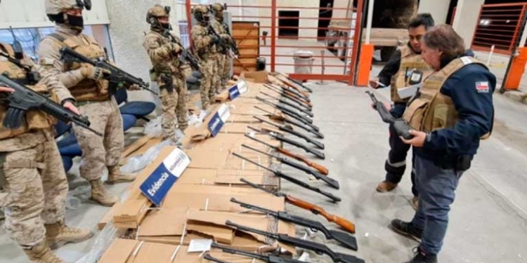 Aduana de Chile decomisa 136 rifles en la frontera con Bolivia, hay un boliviano detenido