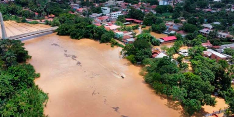 La capital pandina sigue en emergencia tras la crecida del río Acre que provocó el desborde. Las familias afectadas se ven obligadas a desalojar sus viviendas. | Foto: El Diario