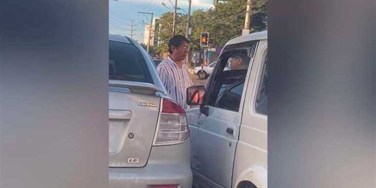 Diputado masista choca su auto y descubren que su licencia de conducir fue suspendida en 2015