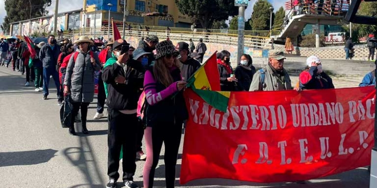 Hoy los maestros prevén paralizar las nueve ciudades del país y bloquear carreteras