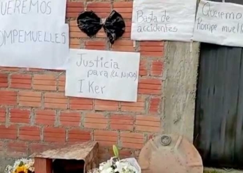 Niño de 3 años de edad fallece y vecinos exigen señalización en la vía, aceras y rompemuelles en La Paz