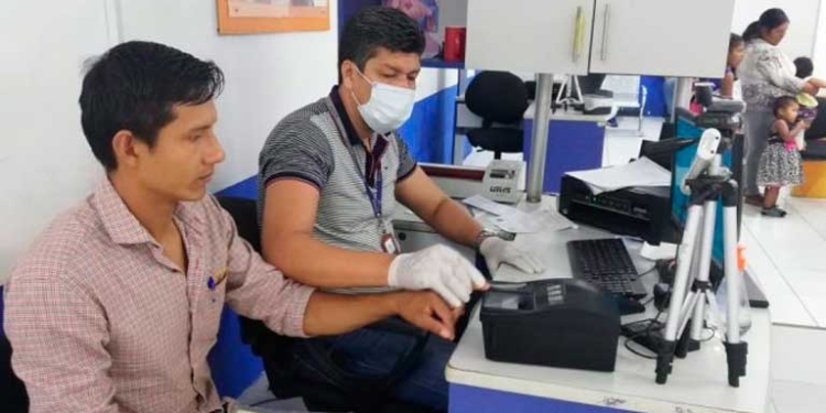 Bolivia cambia la estructura de la cédula de identidad con nuevas imágenes y colores