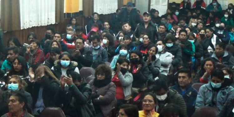 Magisterio urbano de La Paz censura a ejecutivos nacionales y deja de aportar a la COB