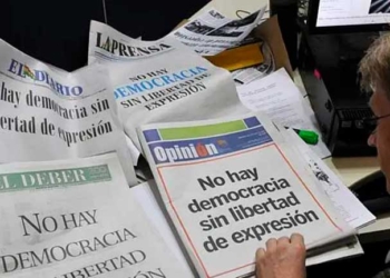 Portadas de algunos medios impresos el 7 de octubre del año 2010 | Aizar Raldes/AFP/VEJA