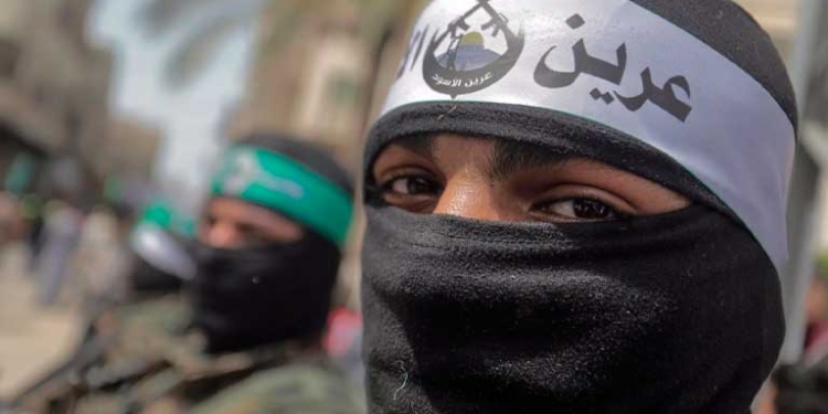 Se intensifican los enfrentamientos entre israelíes y palestinos tras las tensiones de los últimos días


Los enfrentamientos entre israelíes y palestinos se han intensificado en las últimas 24 horas, de acuerdo con medios palestinos se han registrado al menos 16 tiroteos y 60 "actos de resistencia" que han dejado ya tres fallecidos, más de una decena de heridos y 22 detenciones.

Leer más: https://www.europapress.es/internacional/noticia-intensifican-enfrentamientos-israelies-palestinos-tensiones-ultimos-dias-20230408042515.html

(c) 2023 Europa Press. Está expresamente prohibida la redistribución y la redifusión de este contenido sin su previo y expreso consentimiento.