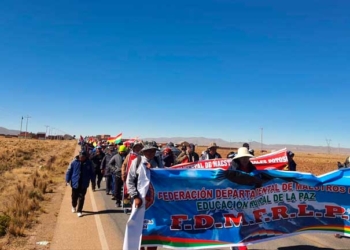 Maestros rurales bolivianos marchan por demandas laborales y de seguridad social