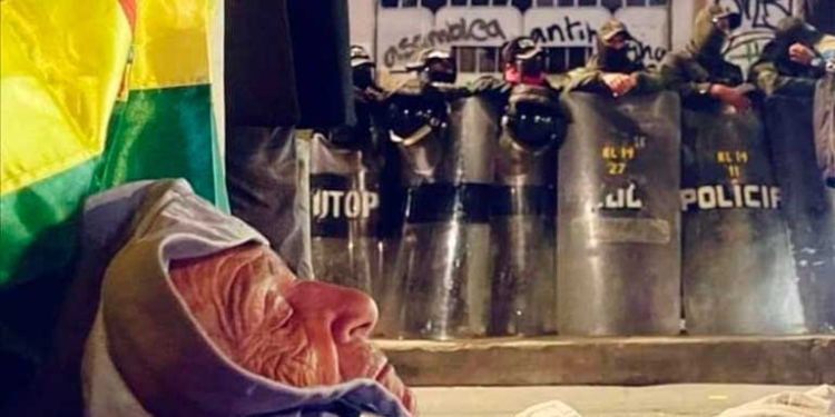 Amparo Carvajal continúa en vigilia por la recuperación de la sede de la Apdhb a pesar de su delicado estado de salud