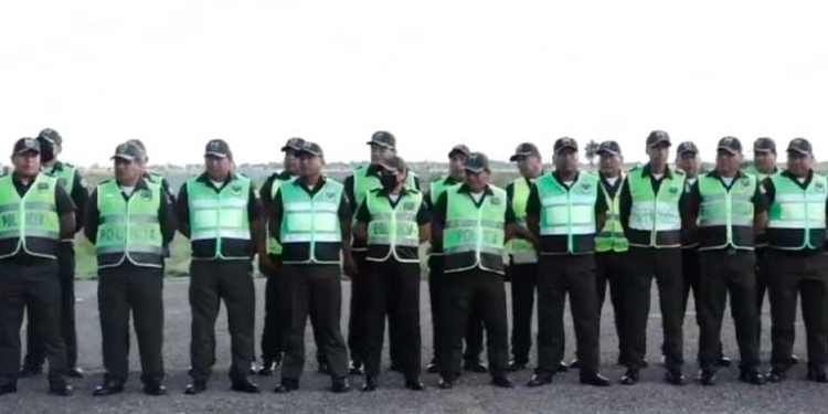 Comando presenta a nuevos policías que estarán a cargo de la seguridad del aeropuerto de Viru Viru