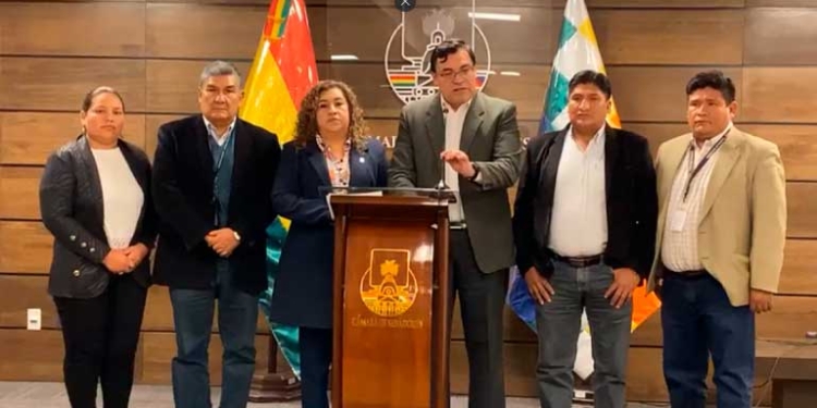 Conferencia de prensa conjunta de la primera Vicepresidenta del Senado, Gladys Alarcón y el presidente de Diputados, Jerges Mercado.