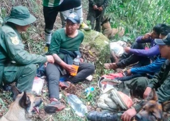 Rescatan con vida a Jhonatan Díaz tras intensa búsqueda en los Yungas