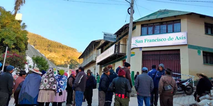 Violento asalto a agencia de la Cooperativa La Sagrada Familia en Cochabamba