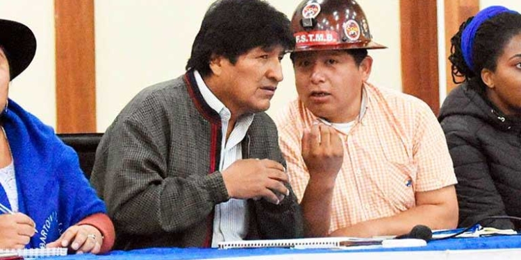 El ex presidente Evo Morales y el dirigente de la COB, Juan Carlos Huarachi