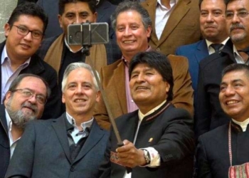 Evo Morales en 2018 junto a su gabinete  | Foto: Unitel