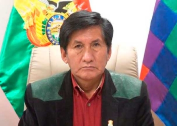 El senador Félix Ajpi
