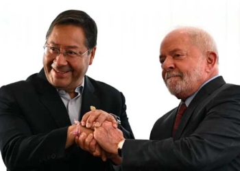 Fotografía de archivo en la que se registró un encuentro entre los presidentes de Bolivia, Luis Arce, y Brasil, Luiz Inácio Lula da Silva, en el Palacio de Itamaraty, en Brasília (Brasil). EFE/André Borges
