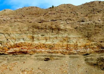 Capas de arcilla arcillosa que contienen minerales de litio en la caldera McDermitt | © Chris Henry