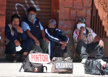 Informalidad laboral en Bolivia alcanza el 95%, según economistas