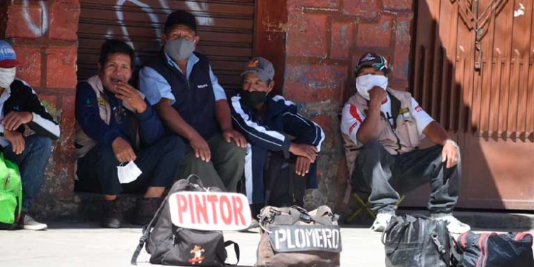 Informalidad laboral en Bolivia alcanza el 95%, según economistas