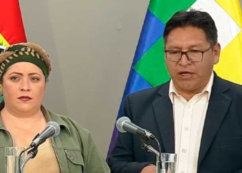Prada y Mamani realizaron conferencia de prensa