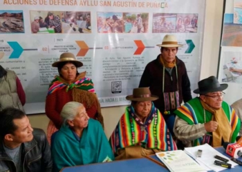 Comunarios brindan conferencia de prensa