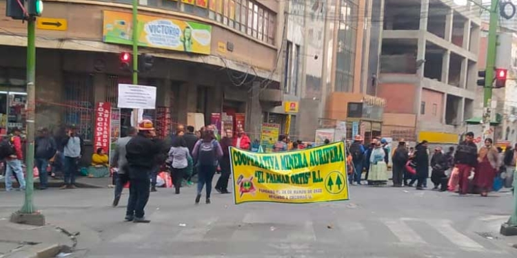 ¿Qué hay detrás de las protestas de mineros que han paralizado a La Paz?