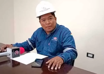 El secretario general del sindicato de trabajadores de YPFB Logística, Efraín Ortega en conferencia de prensa