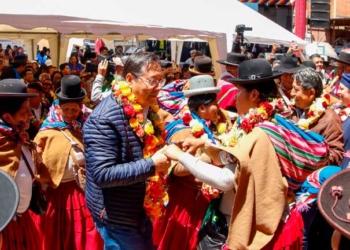 Luis Arce celebrando el 44 aniversario de Confederación Nacional de Mujeres Campesinas Indígenas Originarias de Bolivia “Bartolina Sisa”