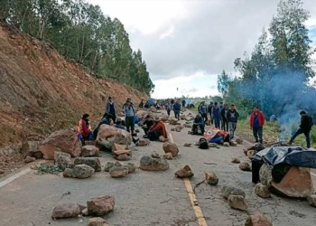 Cochabamba sitiada: 25 Puntos de bloqueo con pobladores bajo amenazas