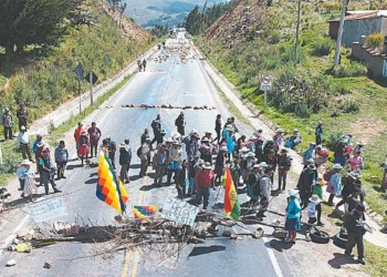 Pese a acuerdos, evistas seguirán bloqueando caminos de manera indefinida