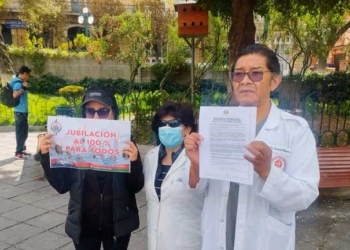 Médicos convocan a paro de 72 horas contra jubilación forzosa