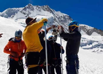 Las mediciones realizadas en el nevado Chachacomani. / Foto: Unidad Académica Campesina de Peñas.