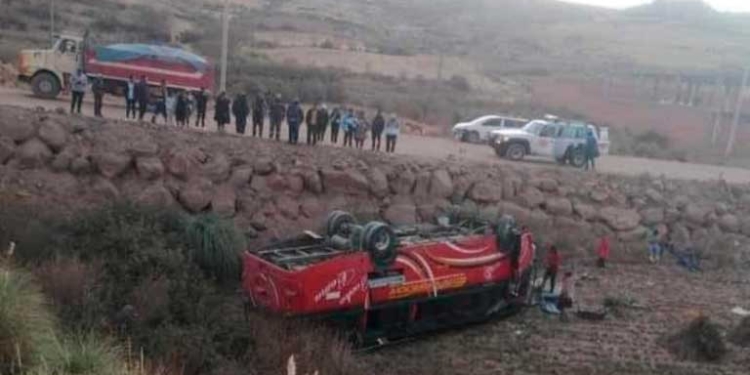 El accidente se suscitó en la carretera Uyuni - Potosí , el resultado del lamentablemente accidente fue una persona de sexo femenino fallecida y nueve personas heridas de diversa consideración