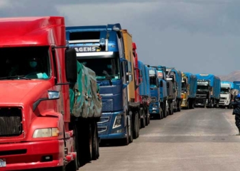 Transportistas pesados anuncian bloqueo de carreteras y marchas en protesta nacional para este lunes