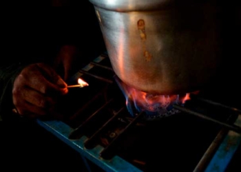 La llama mantenida por el biogás del biodigestor alteño. Foto: Rodwy Cazón.