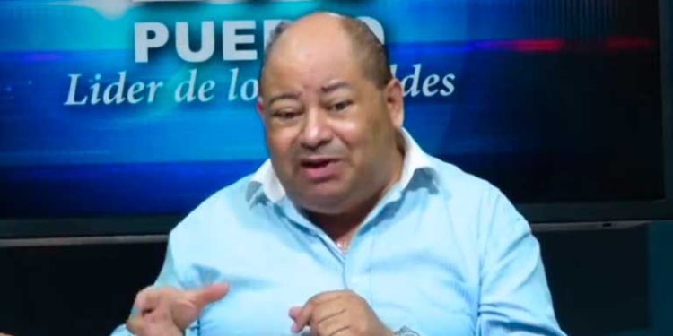 Carlos Romero en el programa dominical de la radio Kawsachun Coca