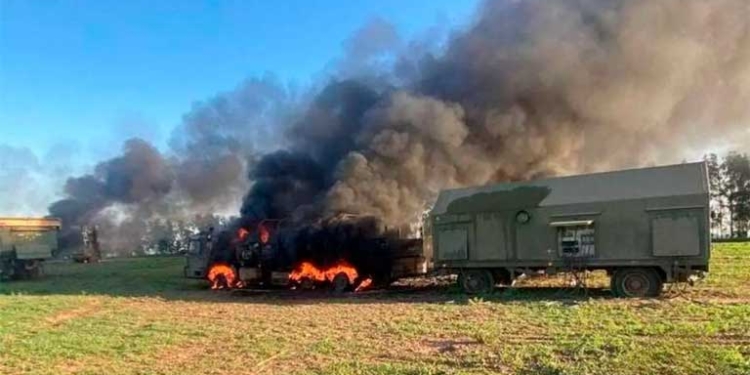 Imagen publicada por la ministra Iryna Vereshchuk, que supuestamente muestra un sistema de misiles ruso S-300 alcanzado por un arma suministrada por Occidente dentro del territorio ruso. Iryna Vereschuk / Telegram