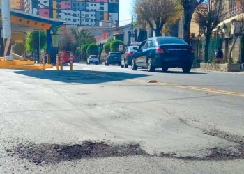 Según la Alcaldía, el derrame causó daños en una superficie de 282 metros cuadrados de la nueva carpeta asfáltica en la intersección de las avenidas Arce y 6 de Agosto.
