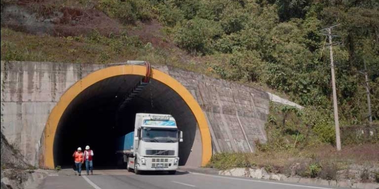 El ingreso a uno de los túneles de la Doble Vía El Sillar. Foto: Sinohydro