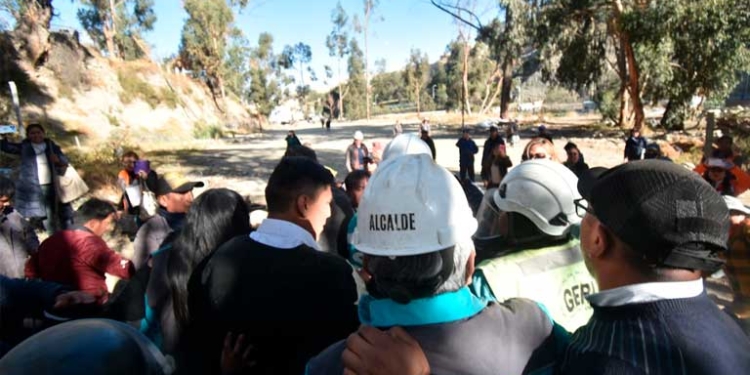 Conflicto entre la Alcaldía de La Paz y Cotel por predio en nueva avenida desata enfrentamiento violento