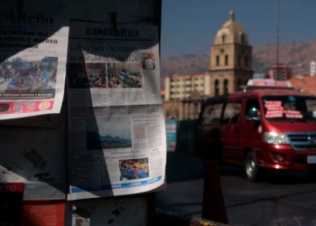 Fotografía que muestra un lugar de venta de periódicos en La Paz (Bolivia). EFE/Luis Gandarillas