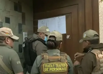 Los policías llegaron minutos antes de las 07:00 al domicilio de Morales y tocaron el timbre de la puerta de manera insistente. | Foto: Red Uno
