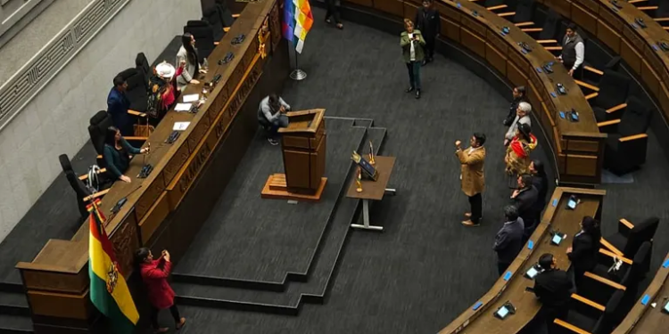 La posesión de la nueva directiva de la Cámara de Diputados, liderada por Omar Yujra. Foto: Roberto Guzmán