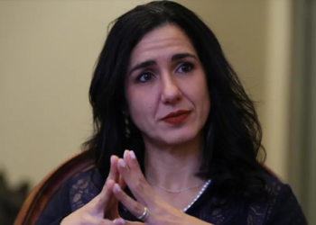La directora regional para América Latina del Programa de las Naciones Unidas para el Desarrollo (PNUD), la panameña Michelle Muschett, habla en una entrevista con EFE, en Cuenca (Ecuador) sobre la criminalidad en Latinoamérica. EFE/ José Jácome