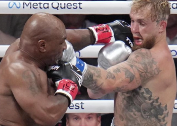 Jake Paul enfrenta a Mike Tyson en al AT&T Stadium. Julio Cortez / Ap-LaPresse
