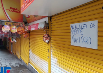 El mercado Lanza de la ciudad de #LaPaz. Carniceros cumplen el paro indefinido en rechazo al alza del precio en el kilo gancho de la carne | Foto: ANF