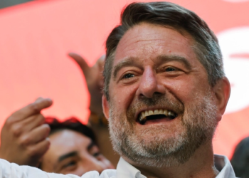 El candidato oficialista y actual gobernador de la Región Metropolitana del Gran Santiago, Claudio Orrego | Foto: EFE