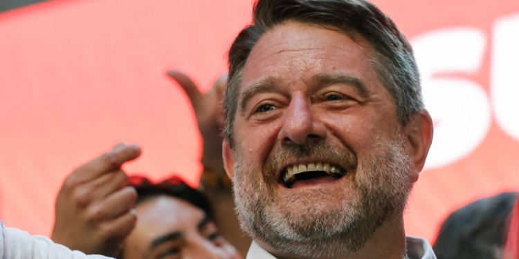 El candidato oficialista y actual gobernador de la Región Metropolitana del Gran Santiago, Claudio Orrego | Foto: EFE